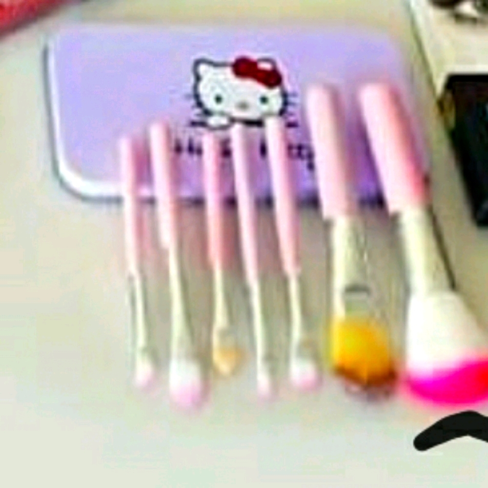 Kitty make up brushes kit